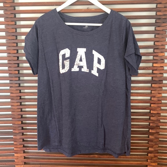 GAP Tops - GAP tee